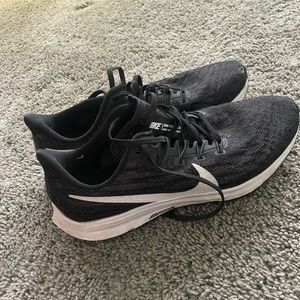 Mens Nike Shoes 9.5